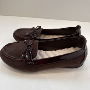Avon Cushion Walk Size 8 Brown Suede Patent Leather Trim Slip On Loafers Bow EUC